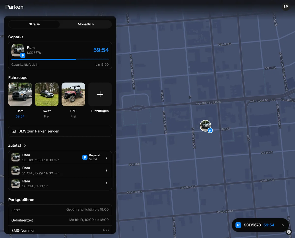 Der Tab Parken des Webs am Computer, mit einem geparkten Fahrzeug auf der Karte und unten rechts