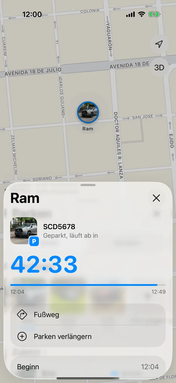 Ein geparktes Fahrzeug mit der Restzeit, Fußweg und Parken verlängern
