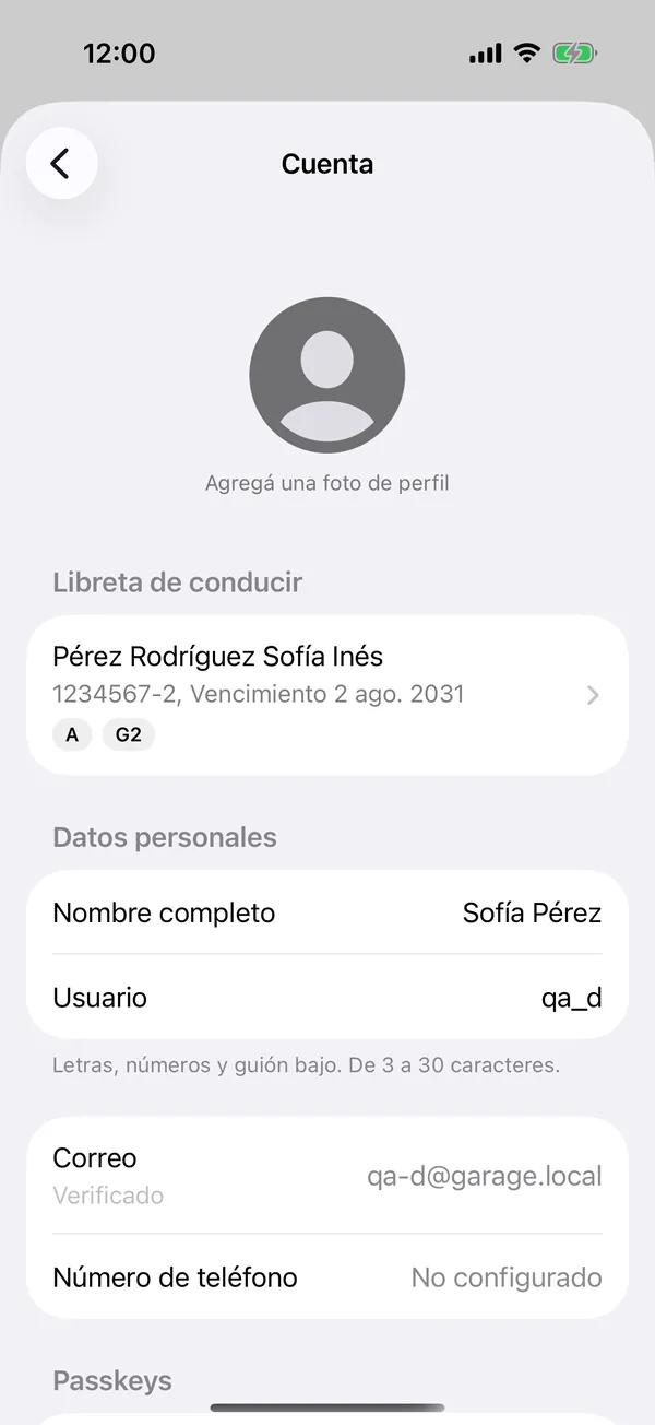 La pantalla Cuenta con la foto, los datos personales y el correo