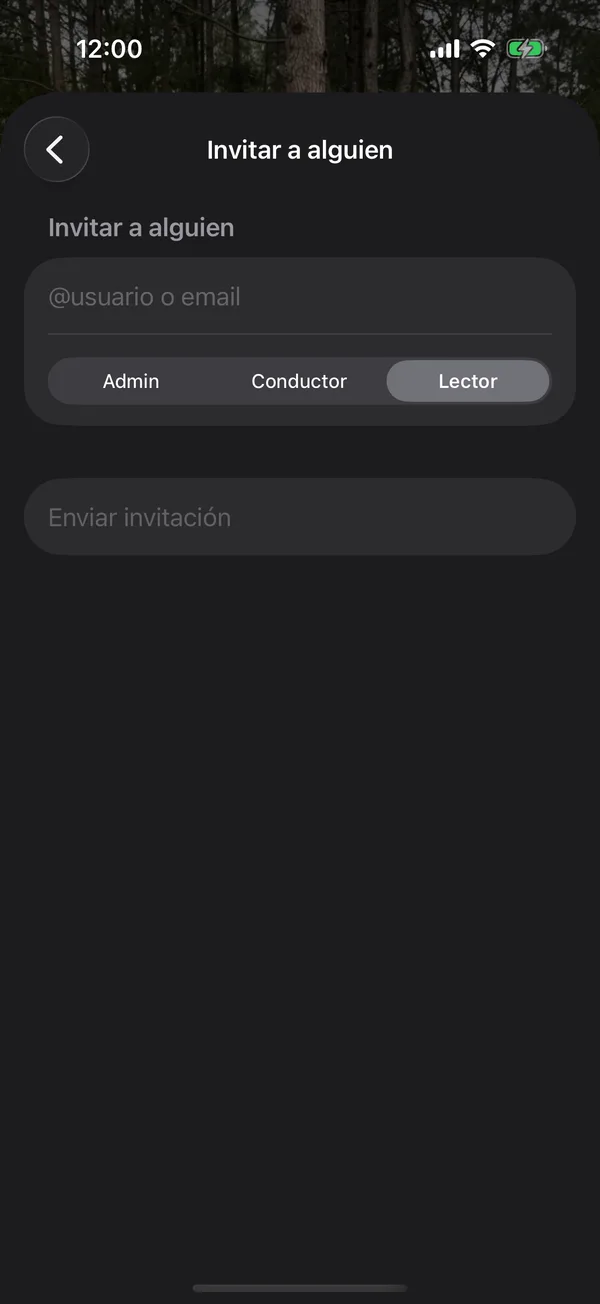 La pantalla Invitar a alguien con el campo de usuario o email y el rol