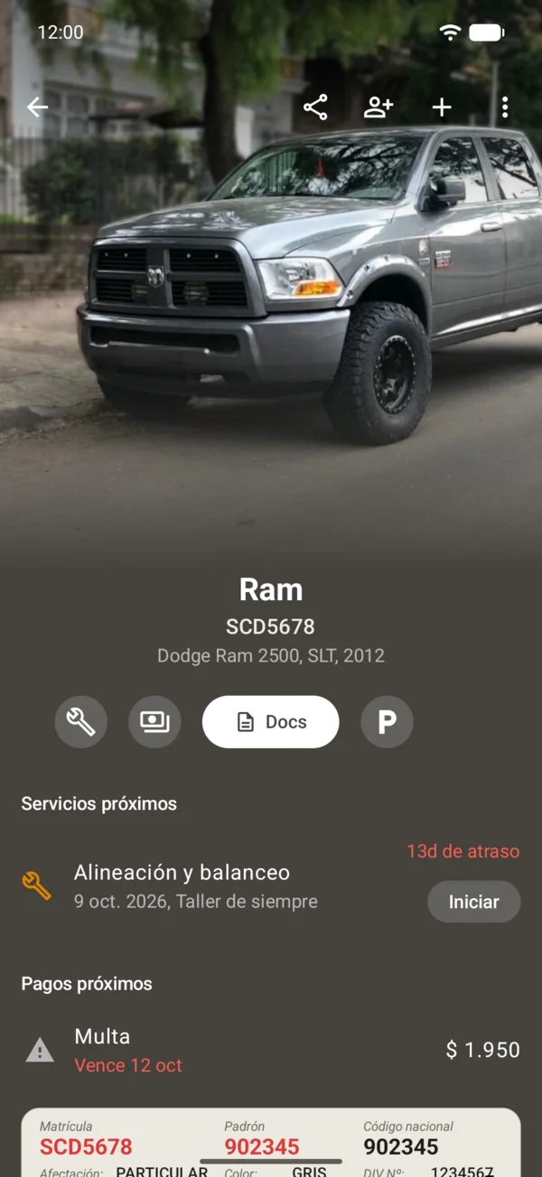 La página de un vehículo, con su foto, sus botones y los pagos próximos