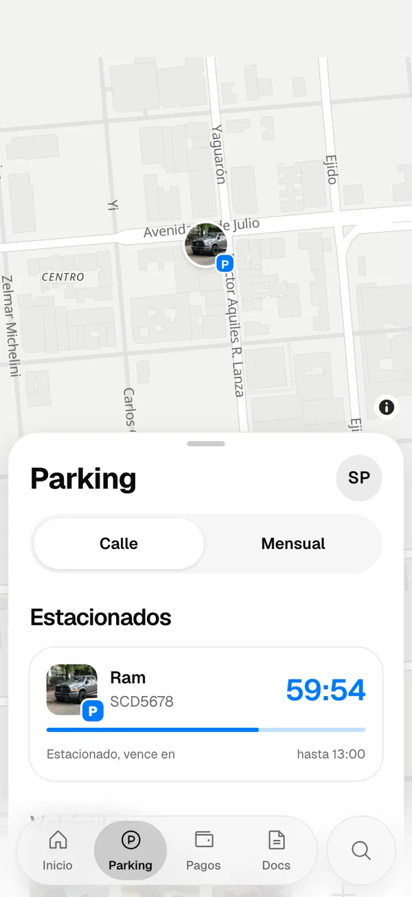 Un vehículo estacionado desde el iPhone, en la pestaña Parking de la web