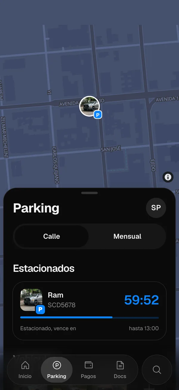 Un vehículo estacionado desde el iPhone, en la pestaña Parking de la web
