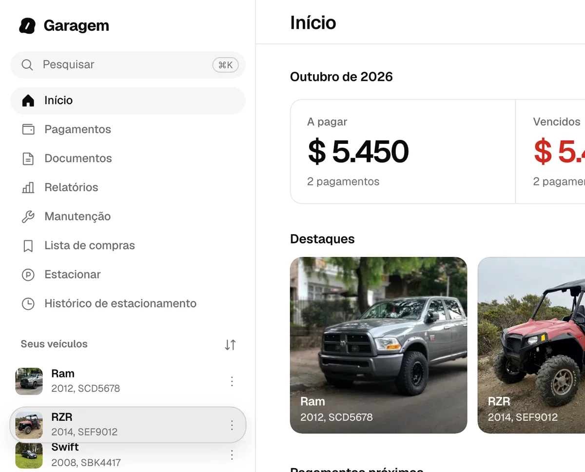 O menu lateral da web no computador, com um veículo sendo movido em Seus veículos