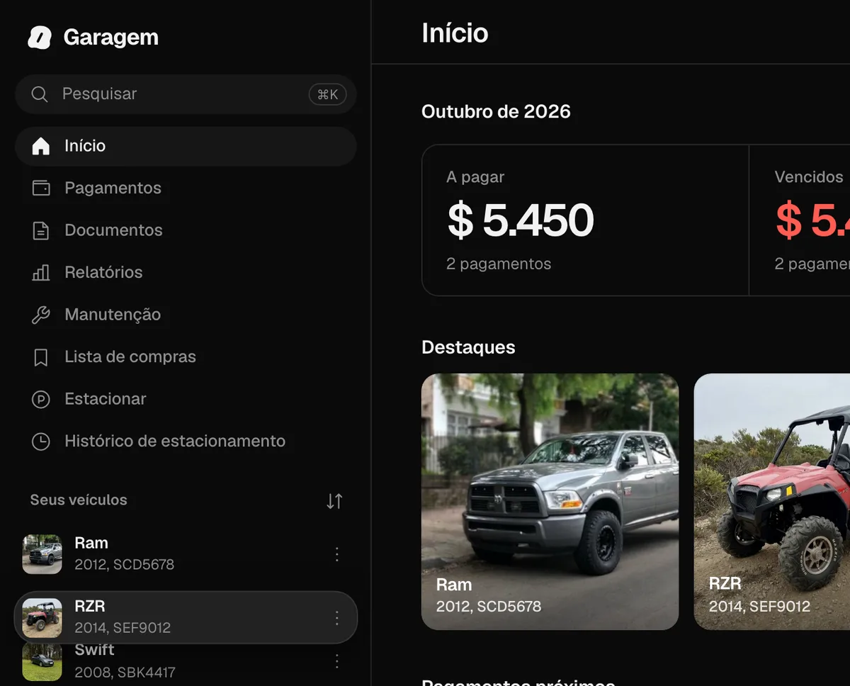 O menu lateral da web no computador, com um veículo sendo movido em Seus veículos