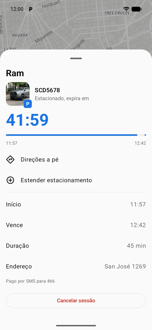 Um veículo estacionado com o tempo restante, Direções a pé e Estender estacionamento